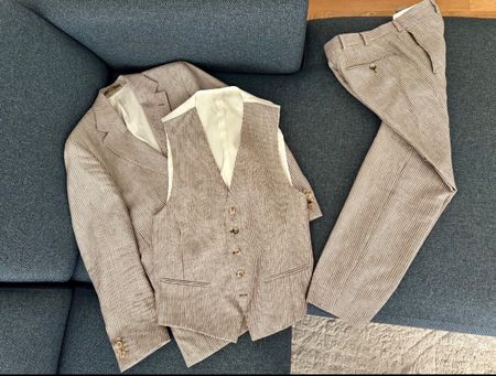 Anzug Herren, dreiteilig, beige-gestreift, Grösse 46