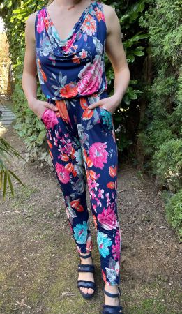 Bella Tuta di viscosa bagniata-tg M/L-ideale per primavera