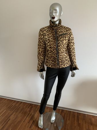 BOGNER: Exklusive Winterjacke im Leoparden-Look, 36