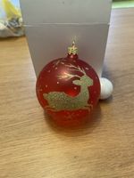 Weihnachtskugel, rot mit goldenem Reh, Christbaumschmuck