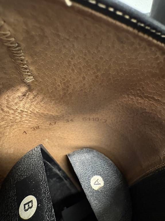 Scarpe per cavalli: Horse riding boots and helmet  – Usato da Herrliberg venduto da jil_y77h 2