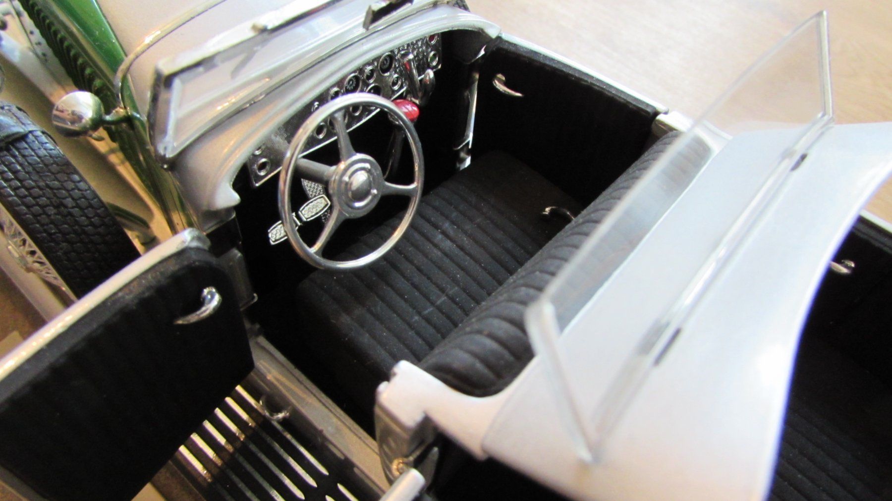 Modellini d'auto: Alte Auto-Modelle:1934 Duesenberg & Ford V8 1934 – Usato da Weesen venduto da Travelersplace 3