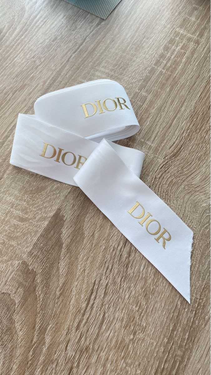 Alle Dekorationen: Dior Ribbon - Perfect for Gift Wrapping – Neu (gemäss Beschreibung) aus Schlieren von tug_568r