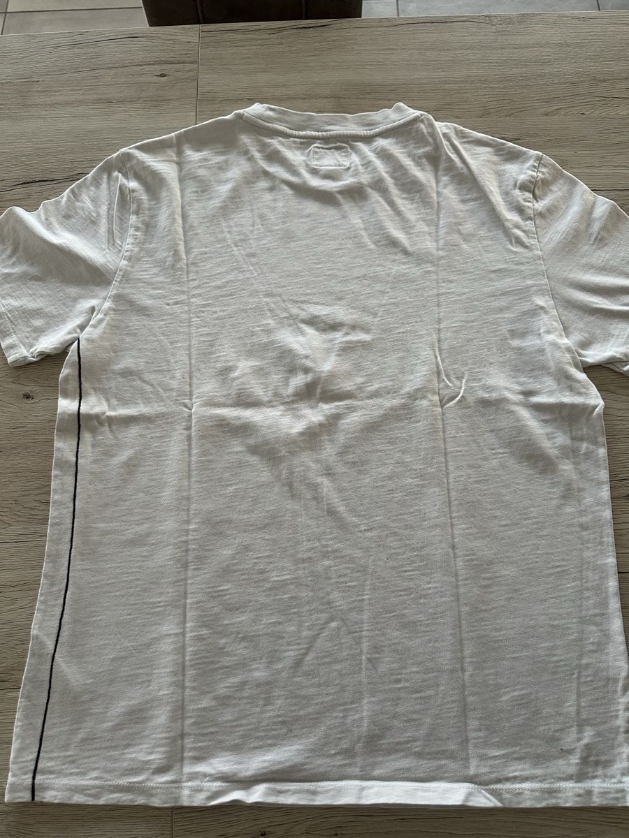 Guess T-shirt: T-shirt Guess blanc, taille M – Usato da Moutier venduto da francisco20 3