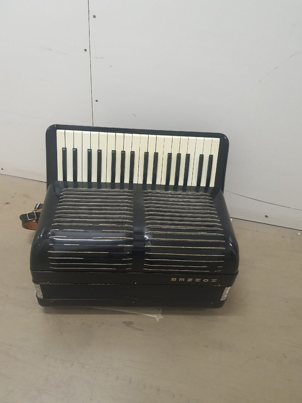 Hohner Strumenti musicali: accordéon à piano hohner – Usato da Pont-de-la-Morge venduto da Mirabelle0 1