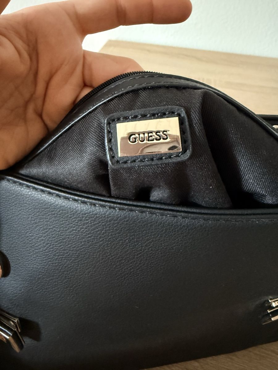 Taschen für Damen: Handtasche schwarz GUESS – Neu (gemäss Beschreibung) aus Rorschacherberg von pol_2pw7 3