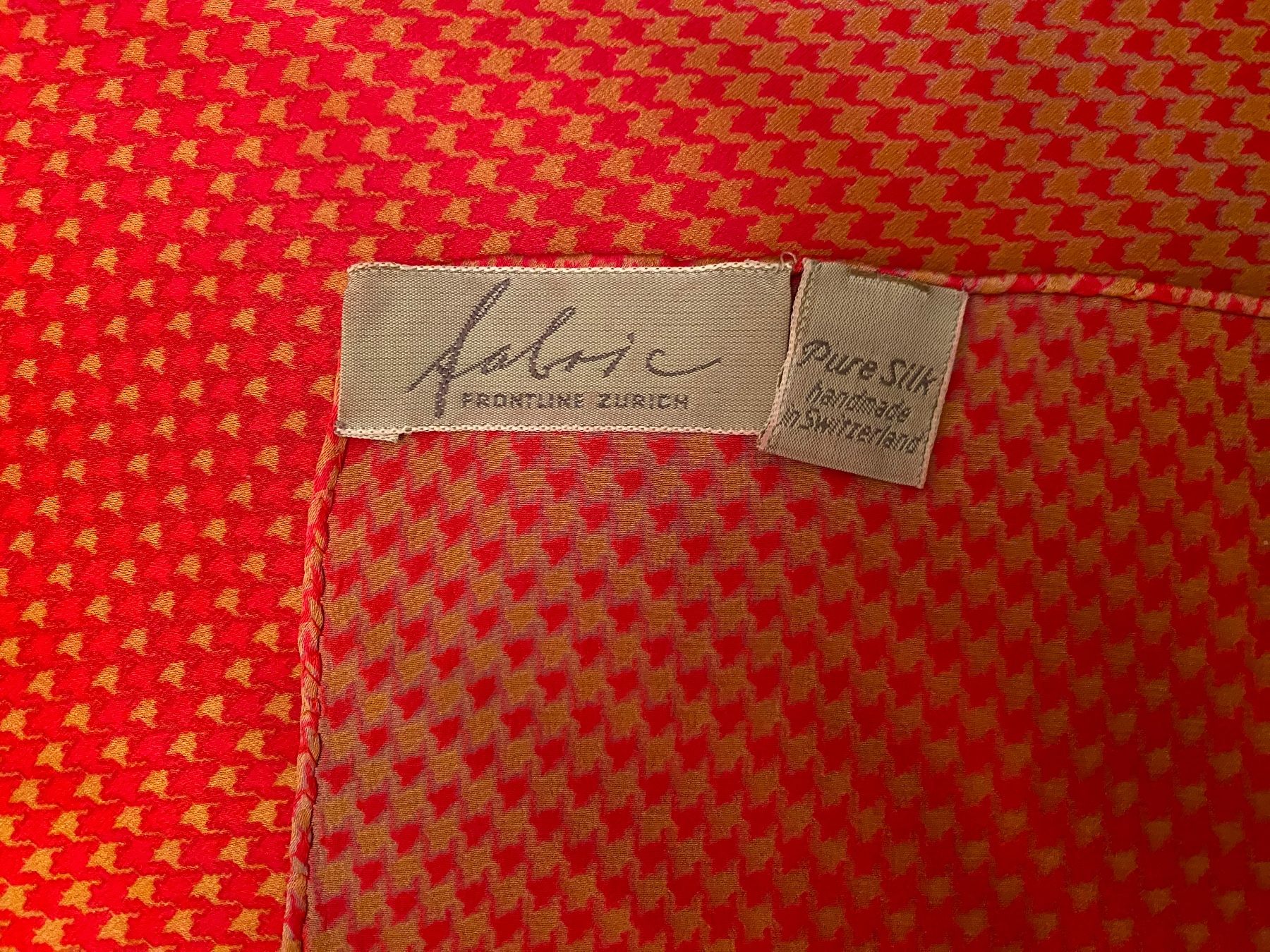 Fabric Frontline Foulard & Sciarpe: Foulard aus Seiden, Fabric – Usato da Triesen venduto da vla_z6rh 1