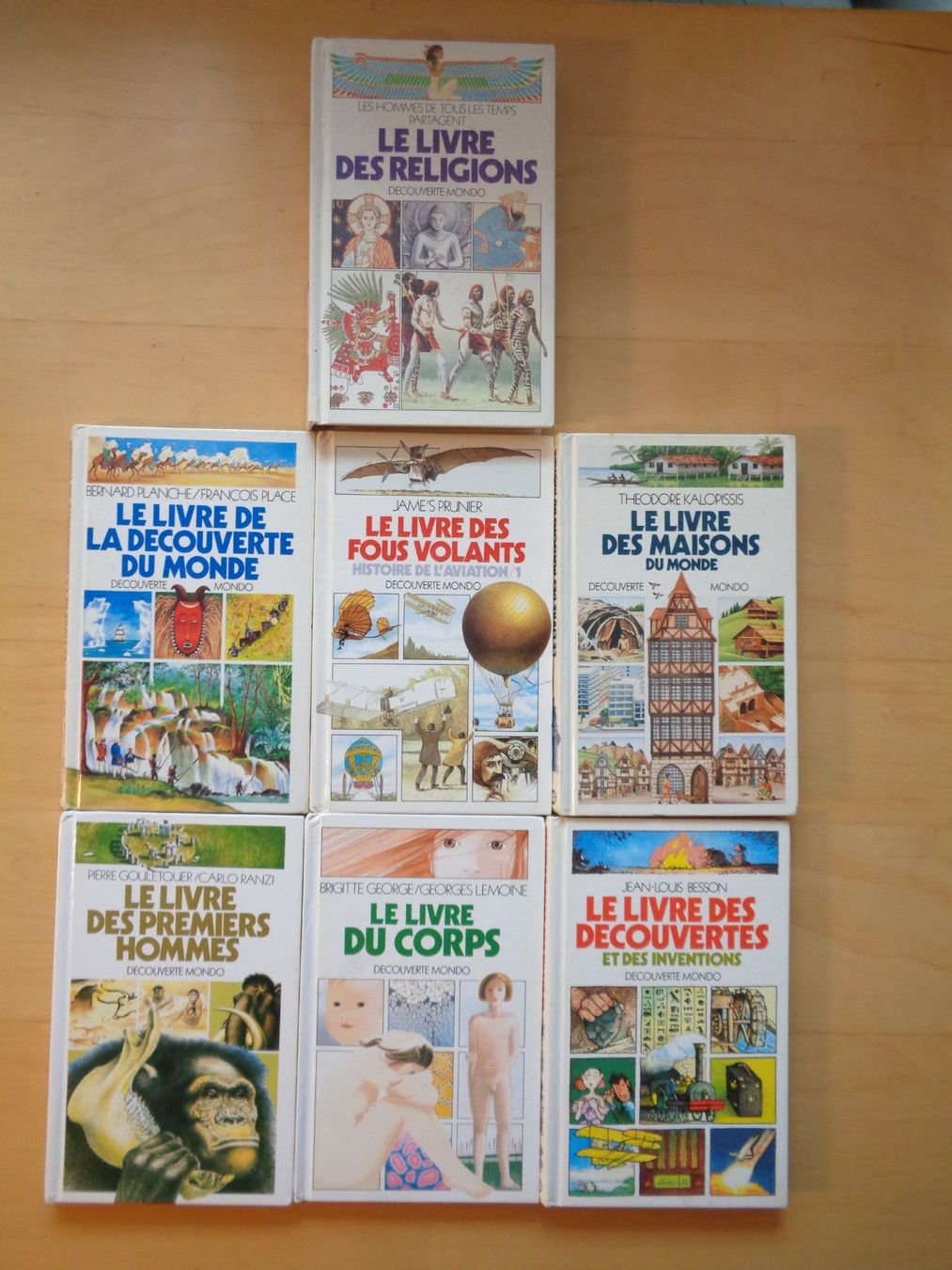 Libri: 7 x Le Livre de... Découverte Mondo – Usato da Romainmôtier venduto da Oaxaca9