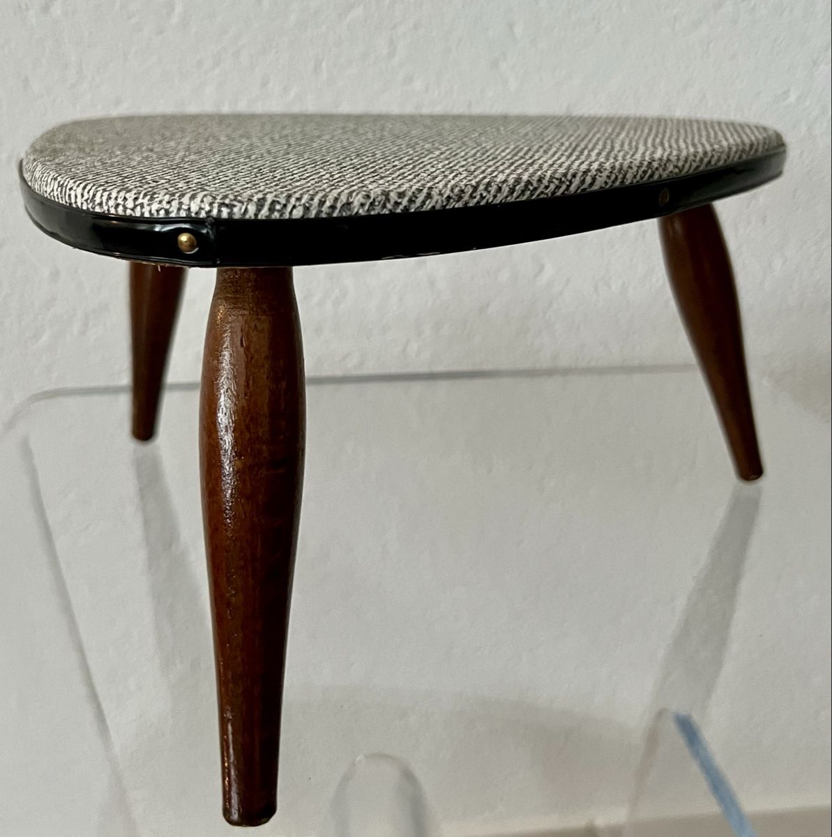 Sgabelli: Vintage Mid Century Blumenhocker – Usato da Hunzenschwil venduto da Madachica 3