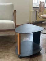 Design Beistelltisch schwarz/Holz mit Rollen