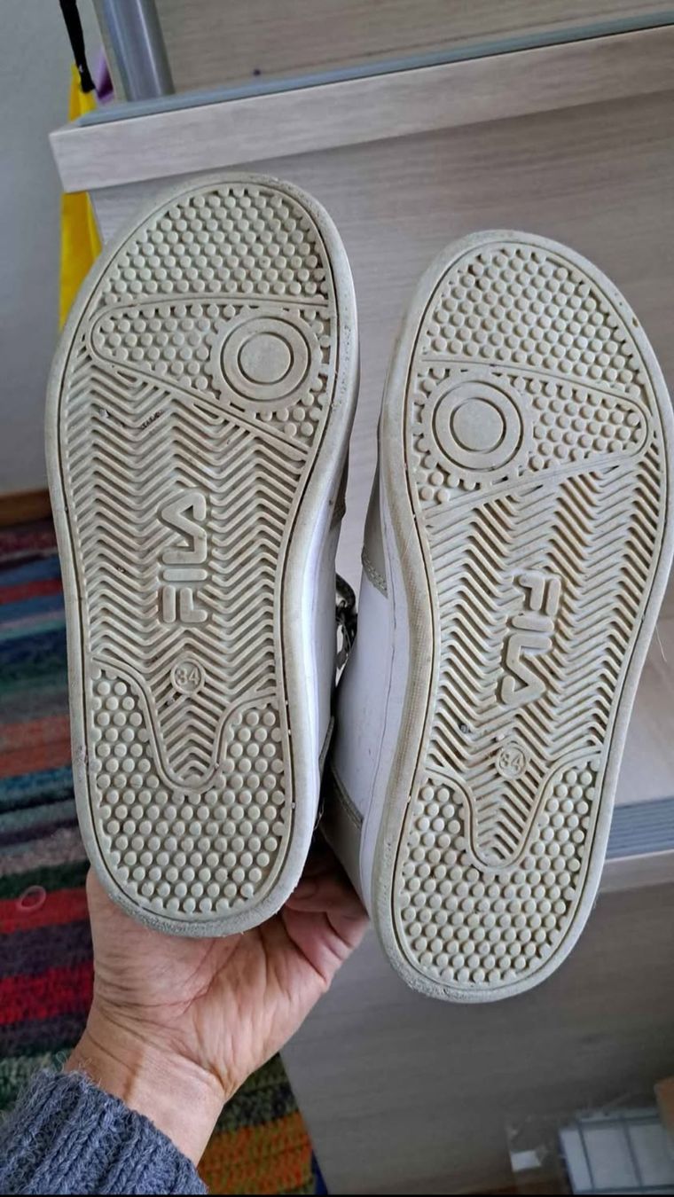 Fila Scarpe per ragazzi: fila ,chaussures taille 34, bon état – Usato da Meyrin venduto da Zahra011 4