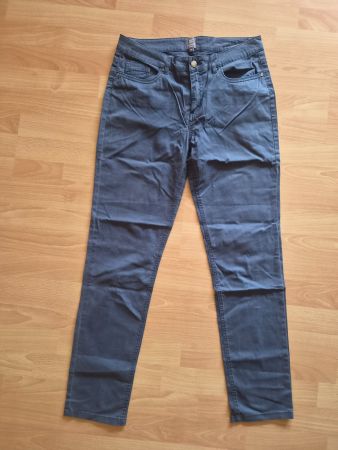 Manor Damen Jeans Grösse 40 neuwertig Marineblau