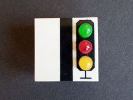 Heki 9032 Signalbaustein grün/gelb/rot rechts vom Gleis