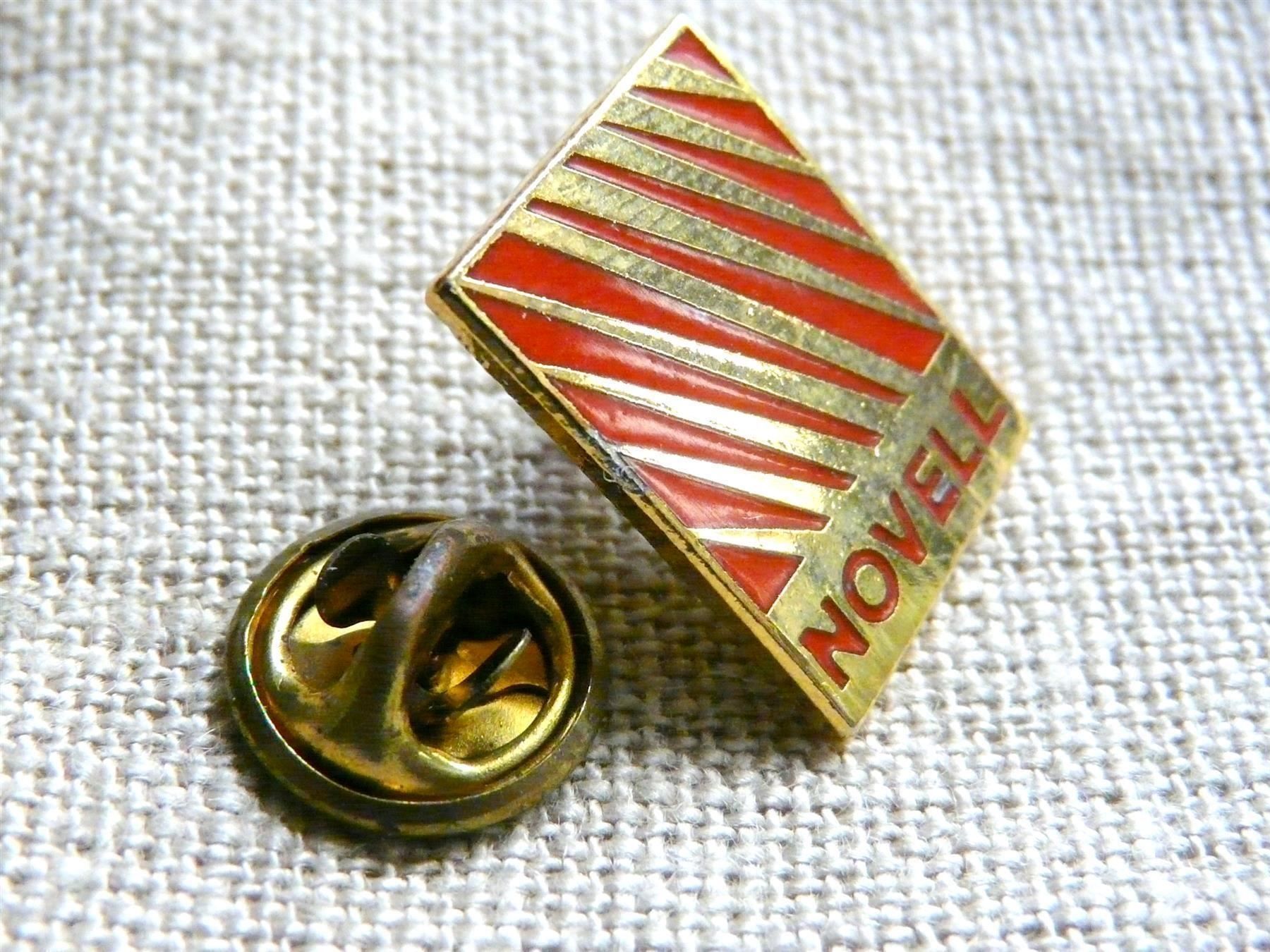 Placchette & Badge: • Novell software rot IT Informatik vintage      Pin M5.13 – Usato da Pully venduto da websurfer1 1