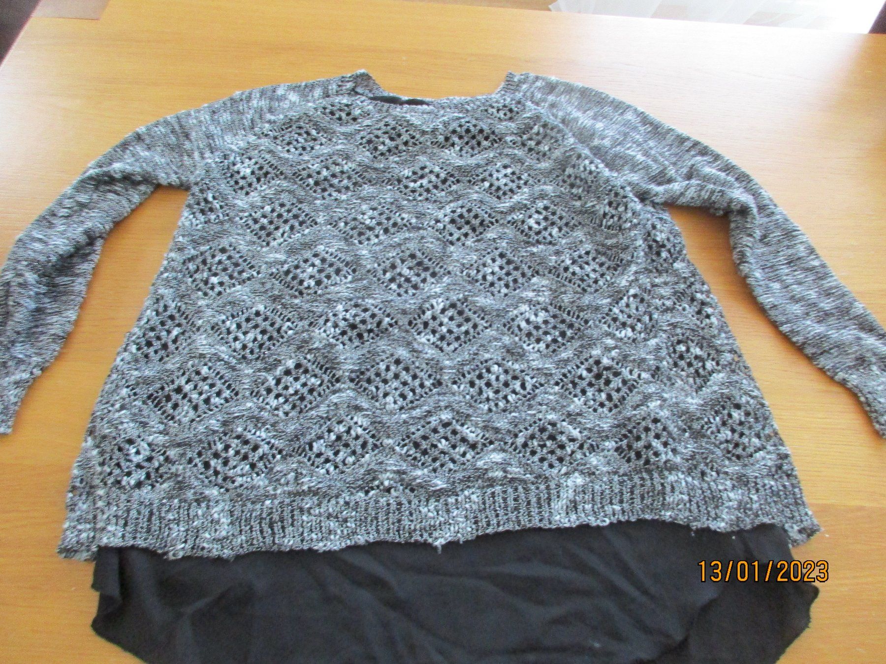 Maglioni & Felpe: Pullover mit Bluse integriert wunderschön M – Usato da Ottenbach venduto da Claurin
