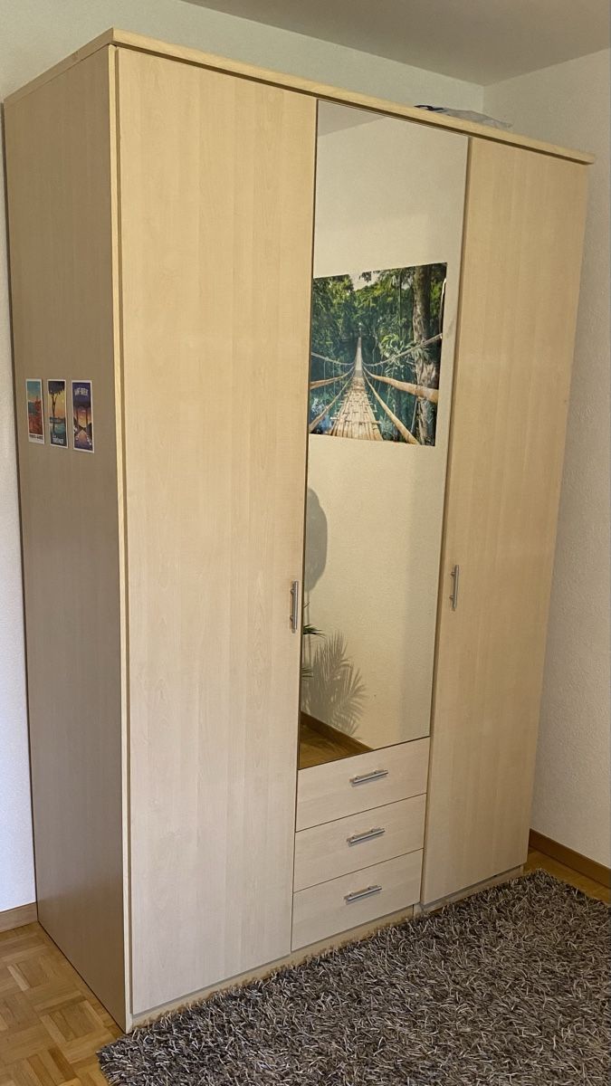 Armoires: Armoire en bois clair, avec miroir – D'occasion à Palézieux par nad_2wnt