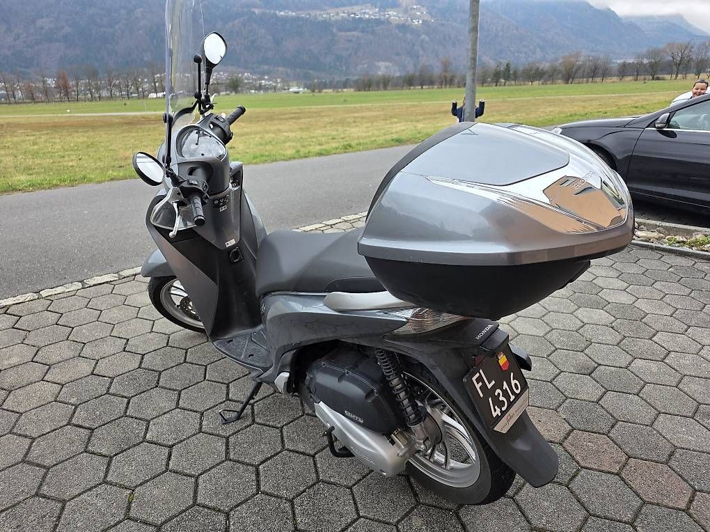Honda Scooter: Honda SH 125 – Usato da Eschen venduto da Auto-dm 1