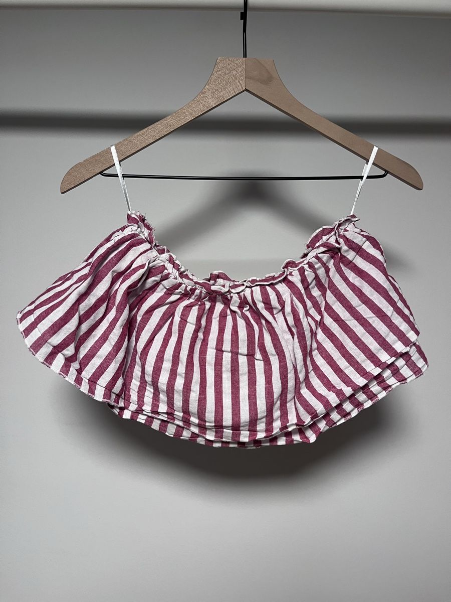 Top: Striped Summer Crop Top – Usato da Winterthur venduto da goe_h859 1