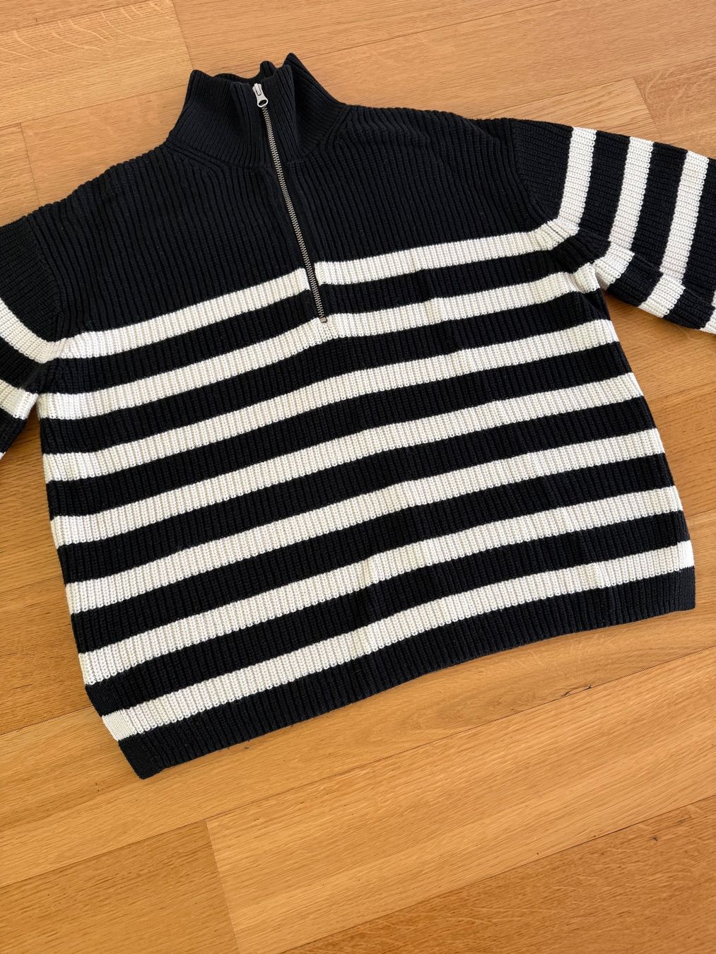 Other Stories Pullover & Sweatshirts: Oversized Streifenpullover mit Reißverschluss – Gebraucht aus Männedorf von gin_9tb9 1