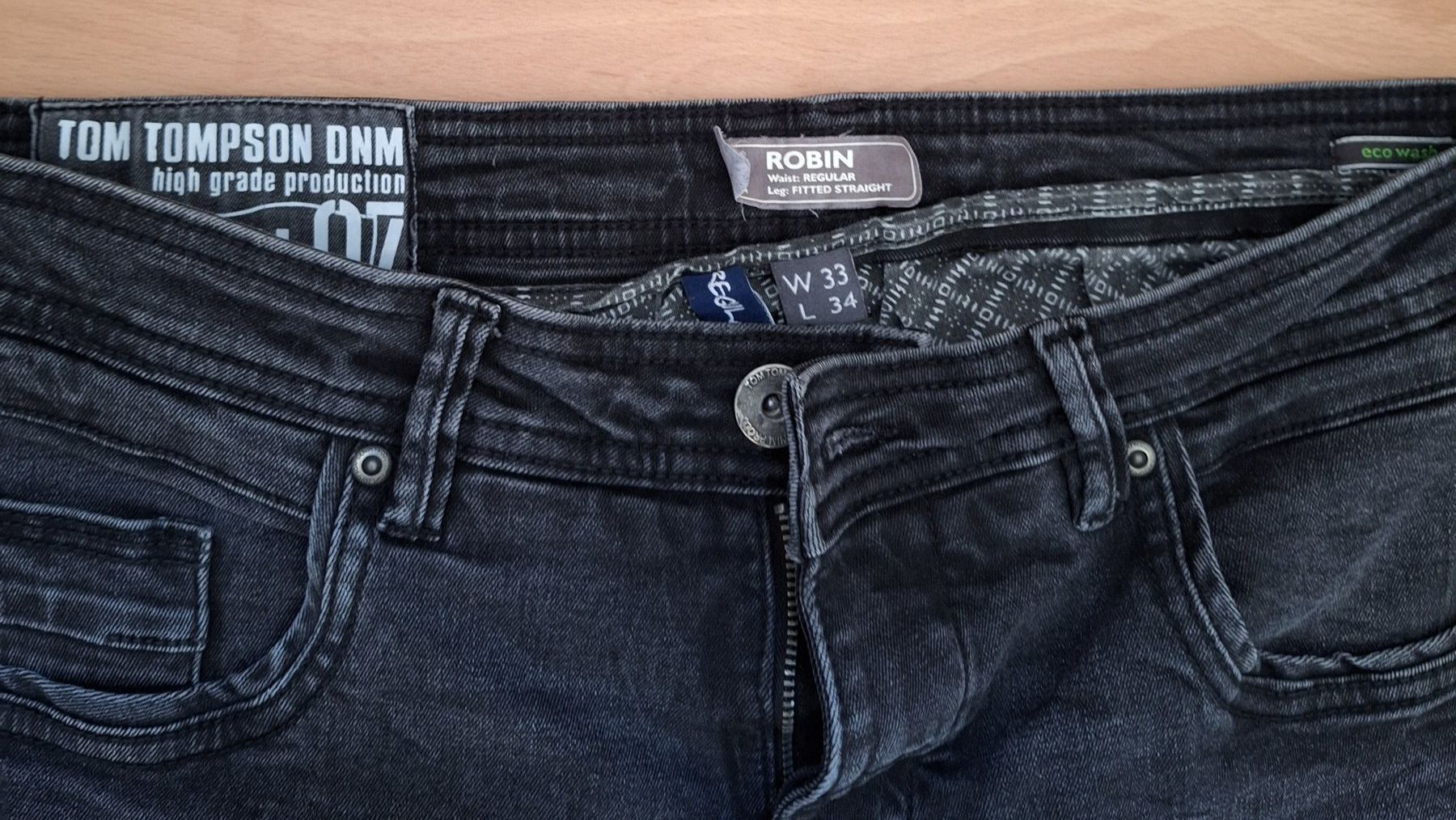 Jeans: Schwarze Jeans Gr. W33 / L34 Fitted Straight – Usato da Wettingen venduto da Egro2 1