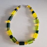 Vintage-Halskette in Grün/Gelb, Glasperlen – Sommeraccessoi