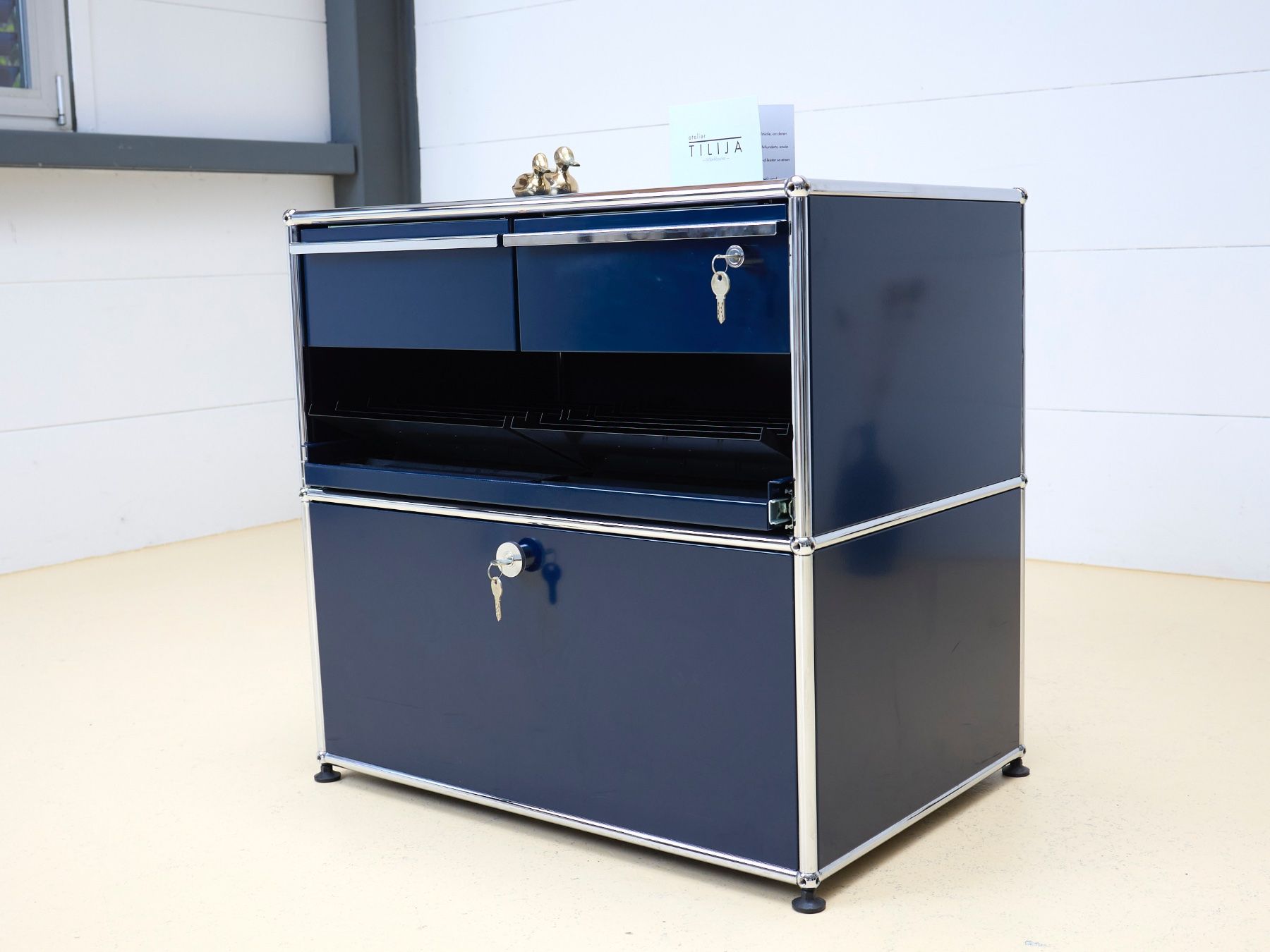 Cassettiere: 9 USM Sideboard in Stahlblau, Druckermöbel – Usato da Meinisberg venduto da atelier_TILIJA 1
