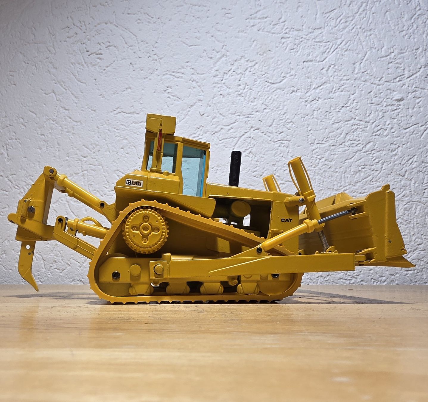 Caterpillar Escavatori: Caterpillar D10 Planierraupe – Usato da Männedorf venduto da Modellbau-wyss 2