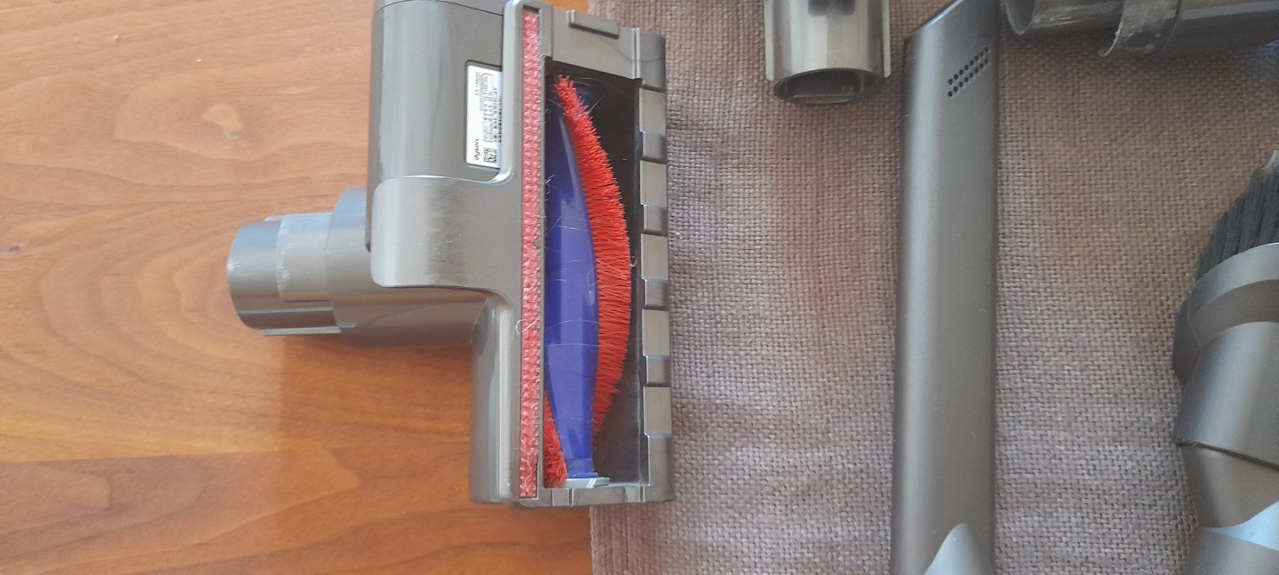 Dyson Aspirapolveri & Accessori: Dyson V8 absolute Akku defekt mit Ladestation – Usato da Langnau i. E. venduto da womswiss1 3