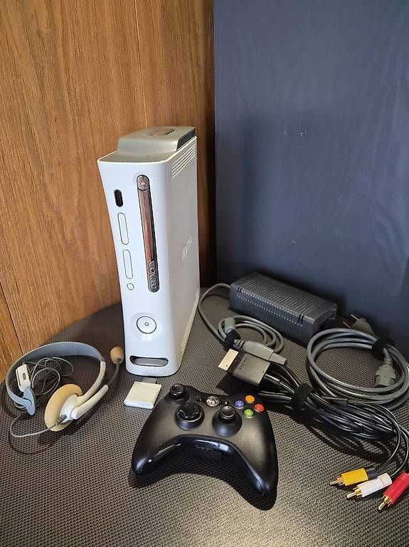 Console: Xbox 360 60GB Konsole, 1 Controller + Headset, 11 Spiele – Usato da Berg TG venduto da pas_mft2