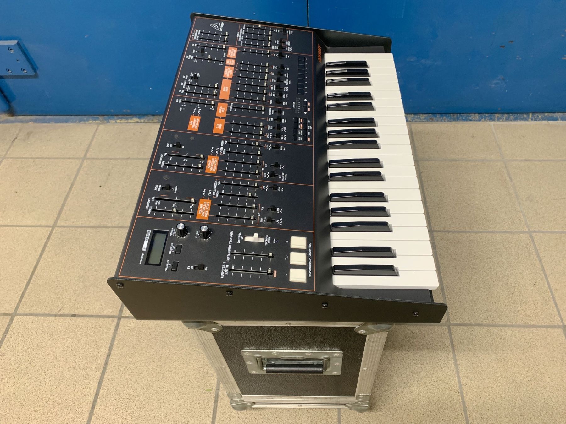 Behringer Strumenti musicali: Behringer Odyssey Analog Synthesizer – Nuovo (secondo la descrizione) da Bern venduto da cece. 1