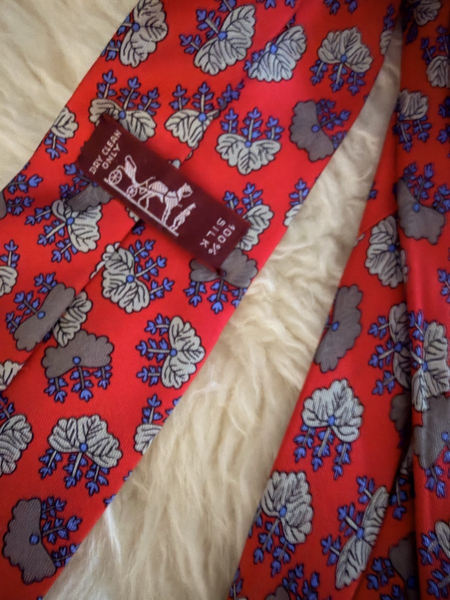 Hermès Krawatten: Cravate Hermès en soie  – Gebraucht aus Lausanne von Meganelausanne 2