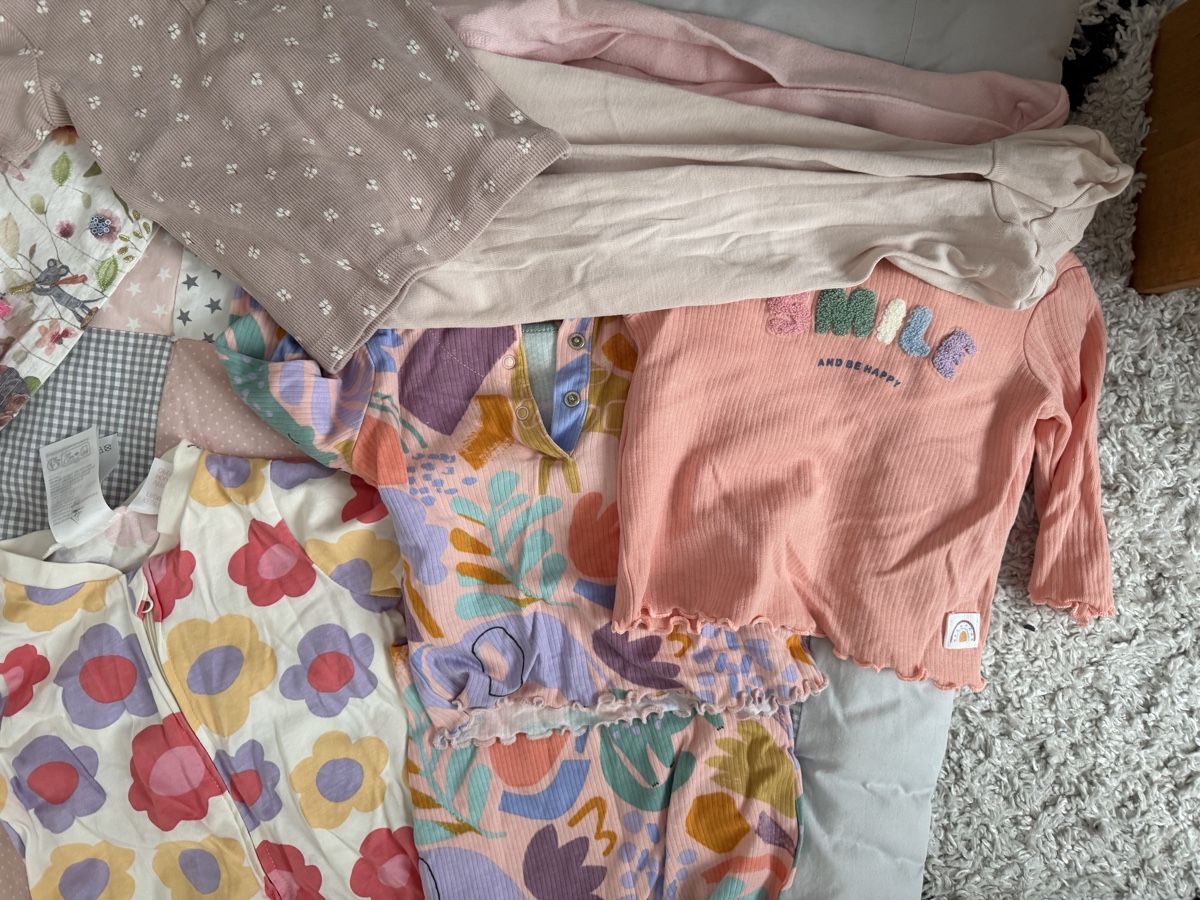 Lotti & Set di vestiti: Girls bundle size 74 including zip onesies – Usato da Thalwil venduto da jen_vk22 3