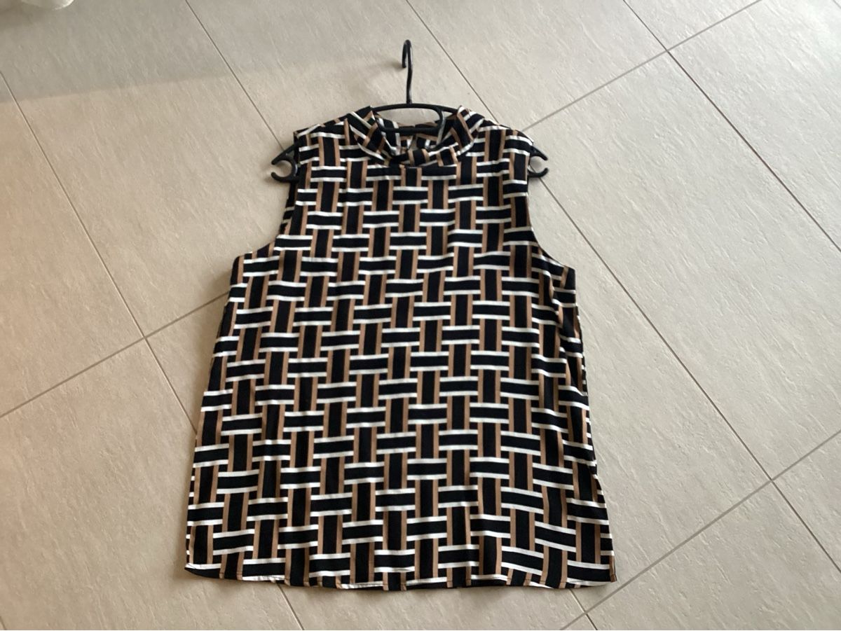 Top: Chicoree Top, Gr. M, elegantes Muster, 1 mal getragen. – Nuovo (secondo la descrizione) da Cham venduto da Lanza08