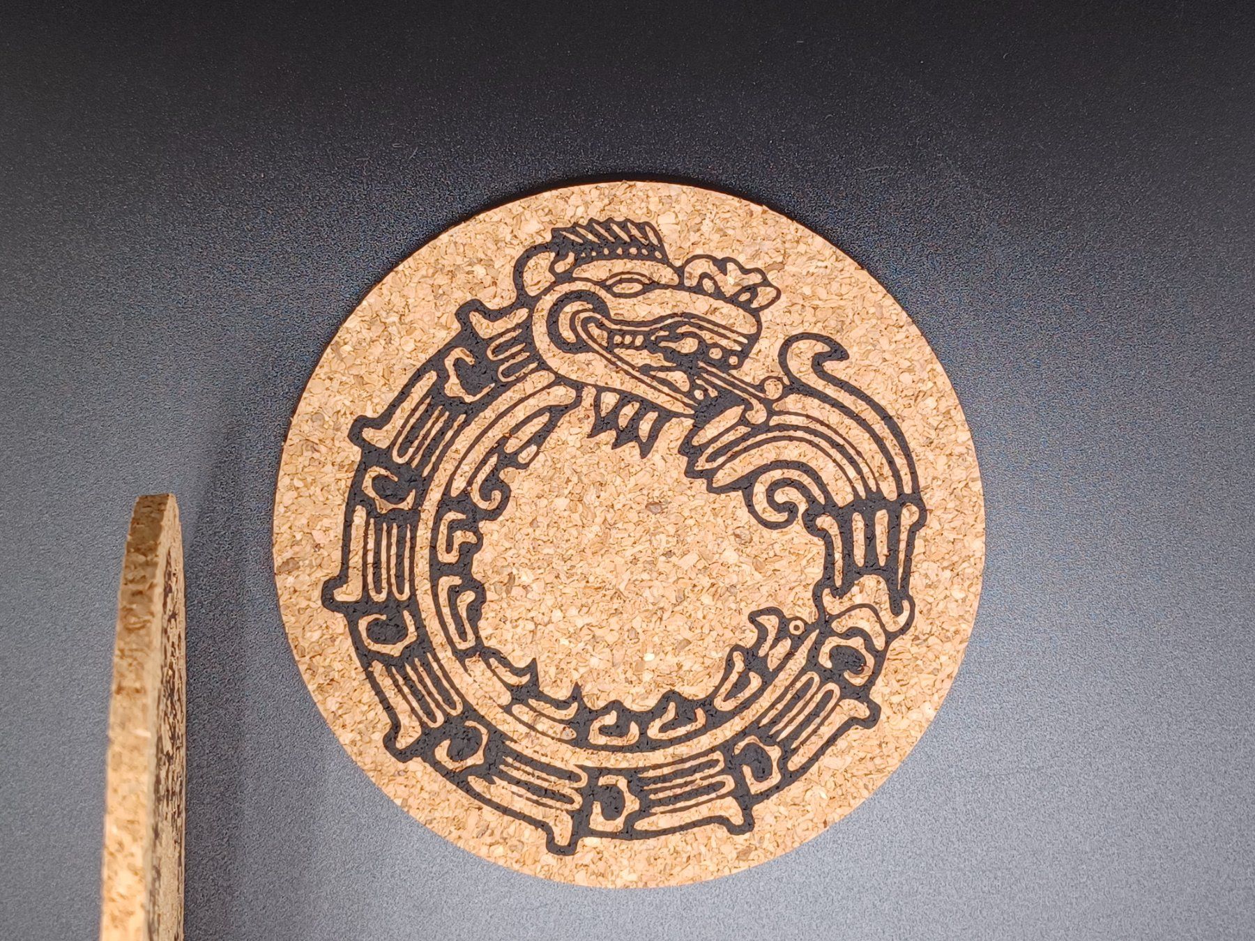 Sottobicchieri: Untersetzer "Maya Schlange" Kork 9cm – Nuovo e nell'imballaggio originale da Turbenthal venduto da enjak 1
