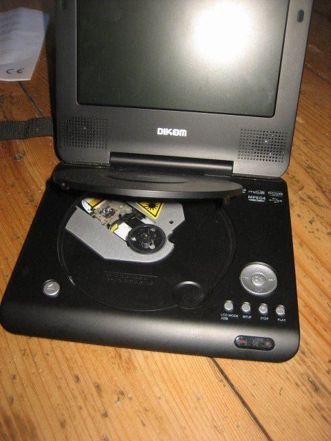 Lettore multimediale portatile: Tragbarer DVD Player Dixom DVD-705SL – Usato da Winterthur venduto da pf02 7