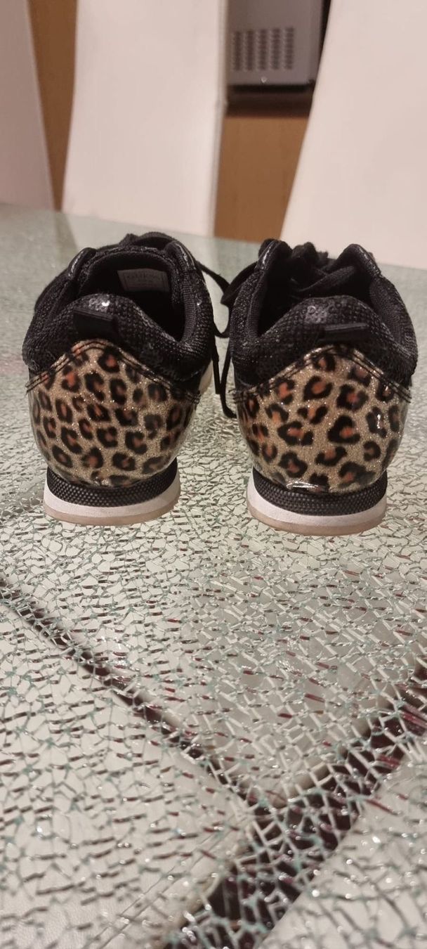 Guess Chaussures femmes: Guess Gr. 39 – D'occasion à Luzern par Edii025 1