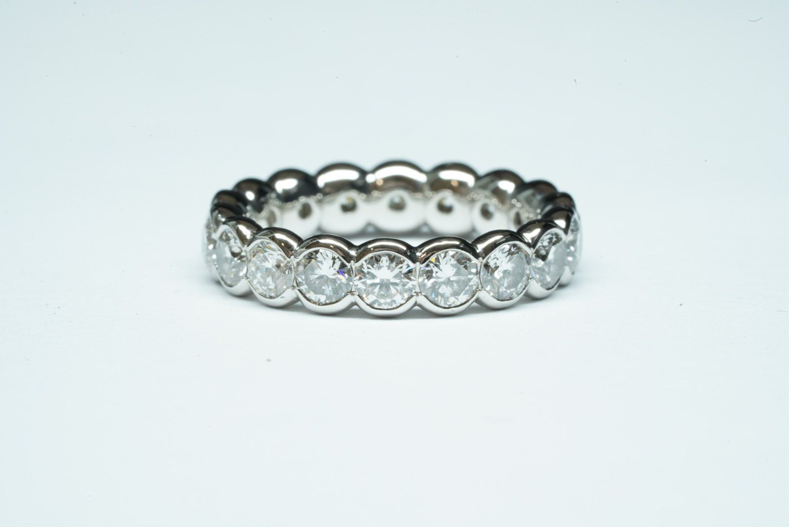 Ringe: Alliance Fingerring 950 Platin mit Diamanten – Gebraucht aus Bülach von Re-Jewelled