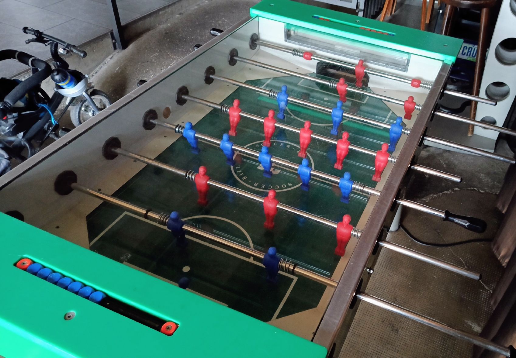 Slot Machine: Töggeli Kicker Tischfussballkasten – Usato da Schalunen venduto da schwabspielautomaten 1