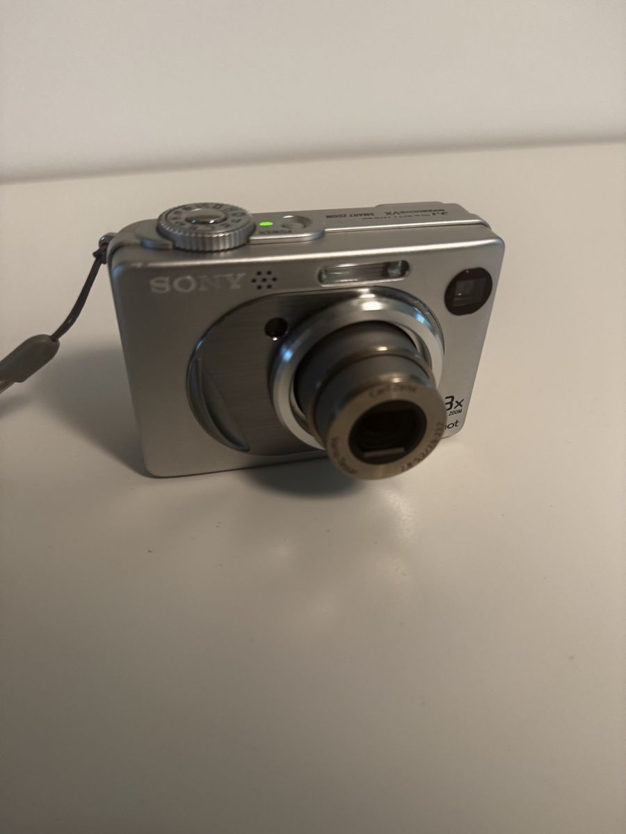 Sony Appareil photo: Sony Cyber-shot DSC-W1 Digitalkamera - Silber – D'occasion à Triboltingen par _Beni