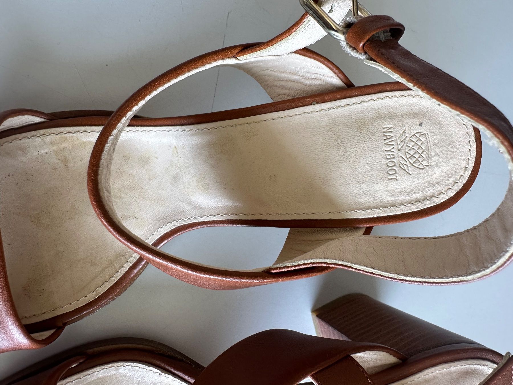 Navyboot Scarpe da donna: Ledersandale mit Absatz von Navyboot 38 – Usato da Oberrieden venduto da Moraira14 2