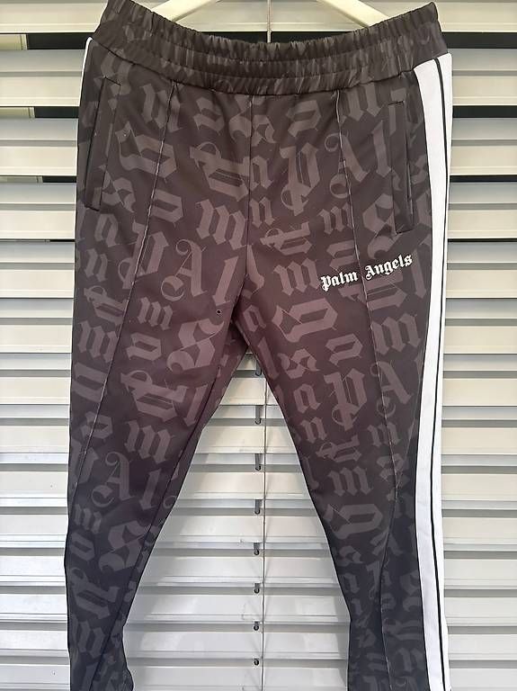 Kleiderpakete: Palm Angels Jacke und Hose – Gebraucht aus Rümlang von NeomiM 2