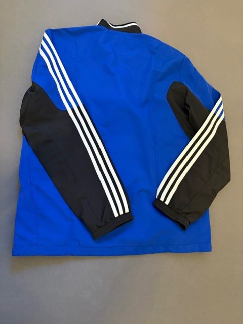 Adidas Kleiderpakete: Traininganzug – Neu (gemäss Beschreibung) aus Binningen von son_x7yt 1