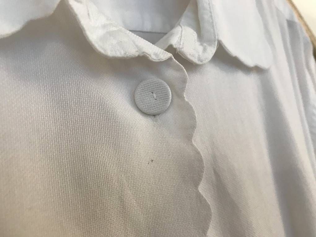 Camicette: 2 weisse, locker geschn. Baumw.Blusen – Usato da Dübendorf venduto da nerino03 4