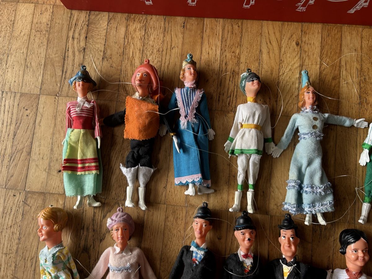 Jouets: Altes Puppentheater  – D'occasion à Hochfelden par larson27 7