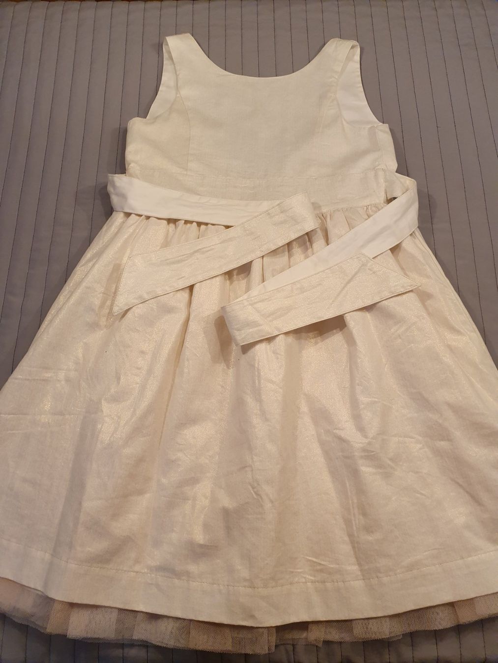 Vestiti & Gonne: Festkleid und Hut Gr.122-140 – Nuovo (secondo la descrizione) da Volketswil venduto da gloriamundi