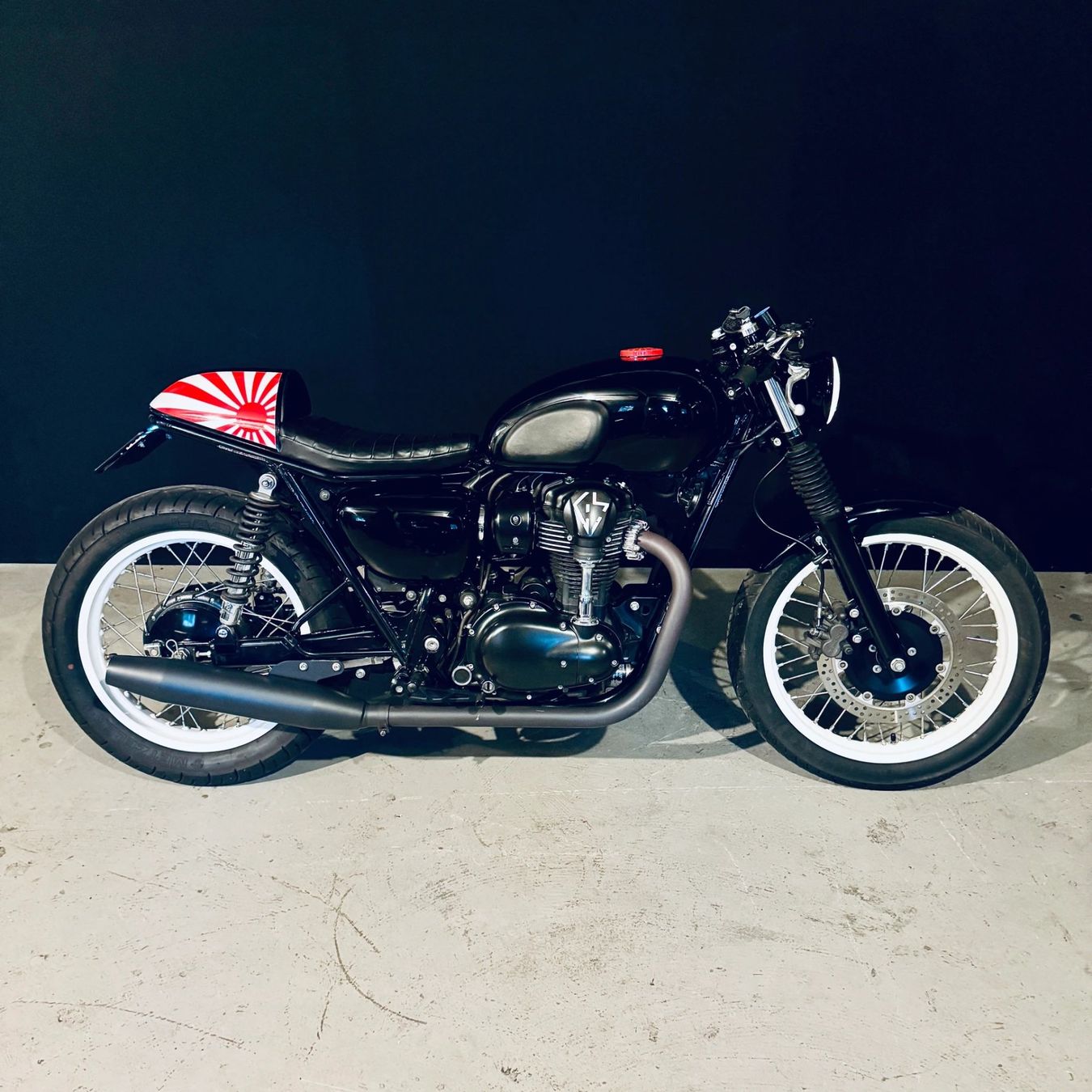 Kawasaki Strada: KAWASAKI W 800 - Einzigartiger W800 Cafe Racer – Usato da Oberhofen Thun'see venduto da -MIOT- 1