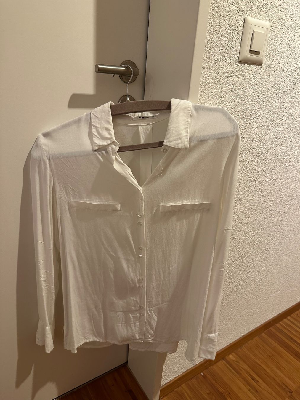 Mango Camicette: MANGO - Bluse - weiss - M – Usato da Zürich venduto da CharlotteAr