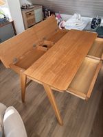 Bureau en bois avec compartiment de rangement intégré