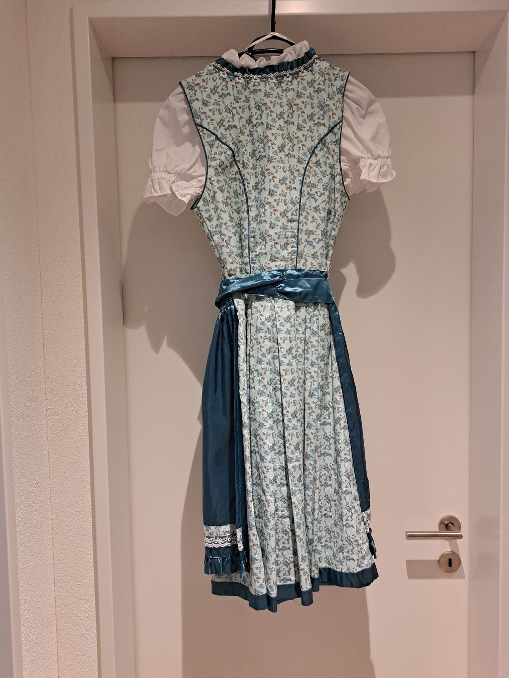 Robes: Dirndl 38 – D'occasion à Amriswil par Adihas 1