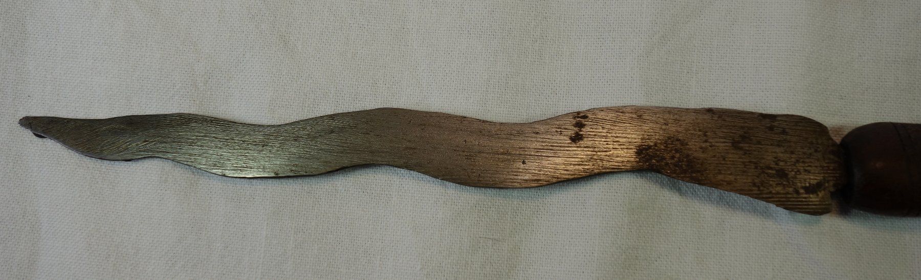 Posate: Kris Dolch mit Holzgriff und Scheide mit Schnitzerei – Usato da Duggingen venduto da doogbua 5